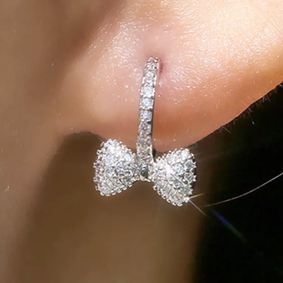 Jewelry - ✨Stunning Bow Drops✨